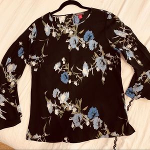 VINCE CAMUTO- womens long sleeve blouse. Size.M